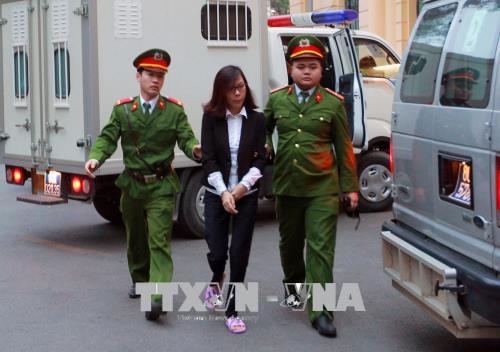 Xử em trai ông Đinh La Thăng, Trịnh Xuân Thanh: Dẫn giải bị cáo đến tòa